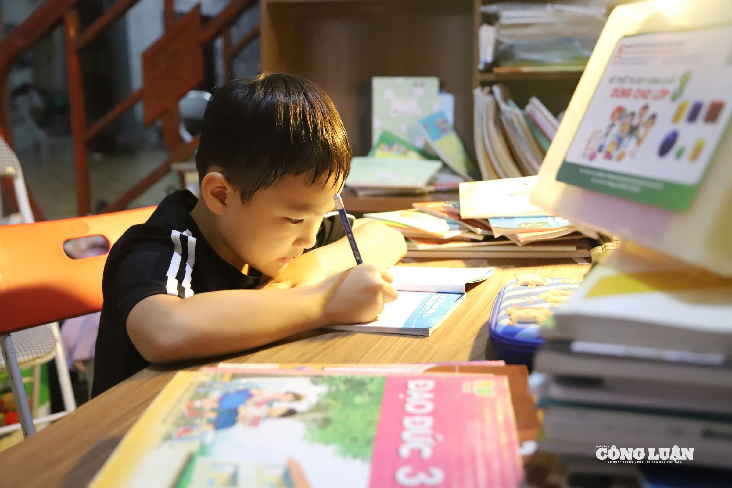 Bộ trưởng Bộ Giáo dục và Đào tạo sẽ chịu trách nhiệm quyết định một bộ sách giáo khoa thống nhất.