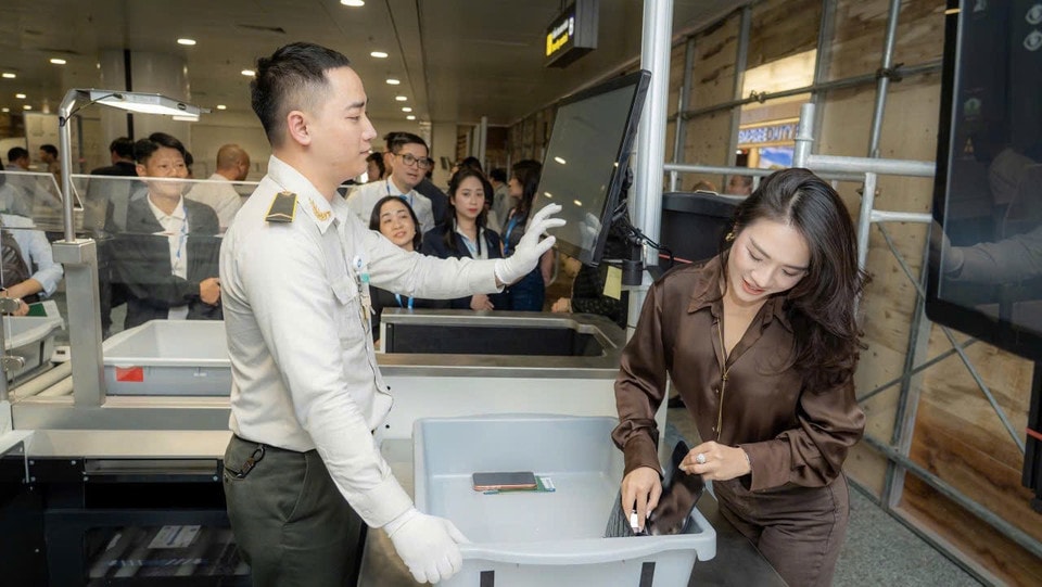 Các thiết bị soi chiếu an ninh được áp dụng công nghệ hiện đại trên thế giới. (Ảnh: PV/Vietnam+)