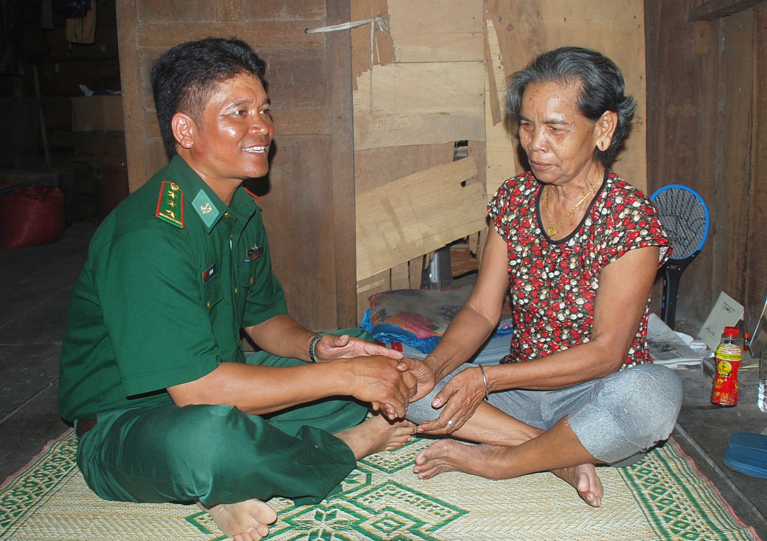 ảnh 2 Già Lâm luôn phối hợp cùng với Đồn biên phòng giúp người dân thoát nghèo