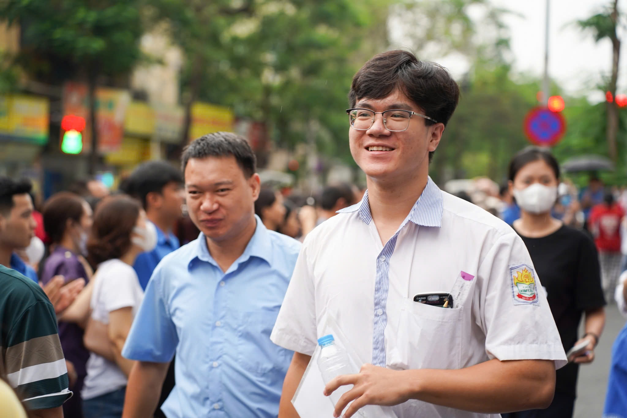 Đề thi tiếng Anh THPT 2025 được chuyên gia đánh giá lệch chuẩn đầu ra B1 khi sử dụng nhiều thuật ngữ, cấu trúc câu, yêu cầu suy luận, phân tích sâu vốn là đặc trưng của trình độ B2 đến cận C1.