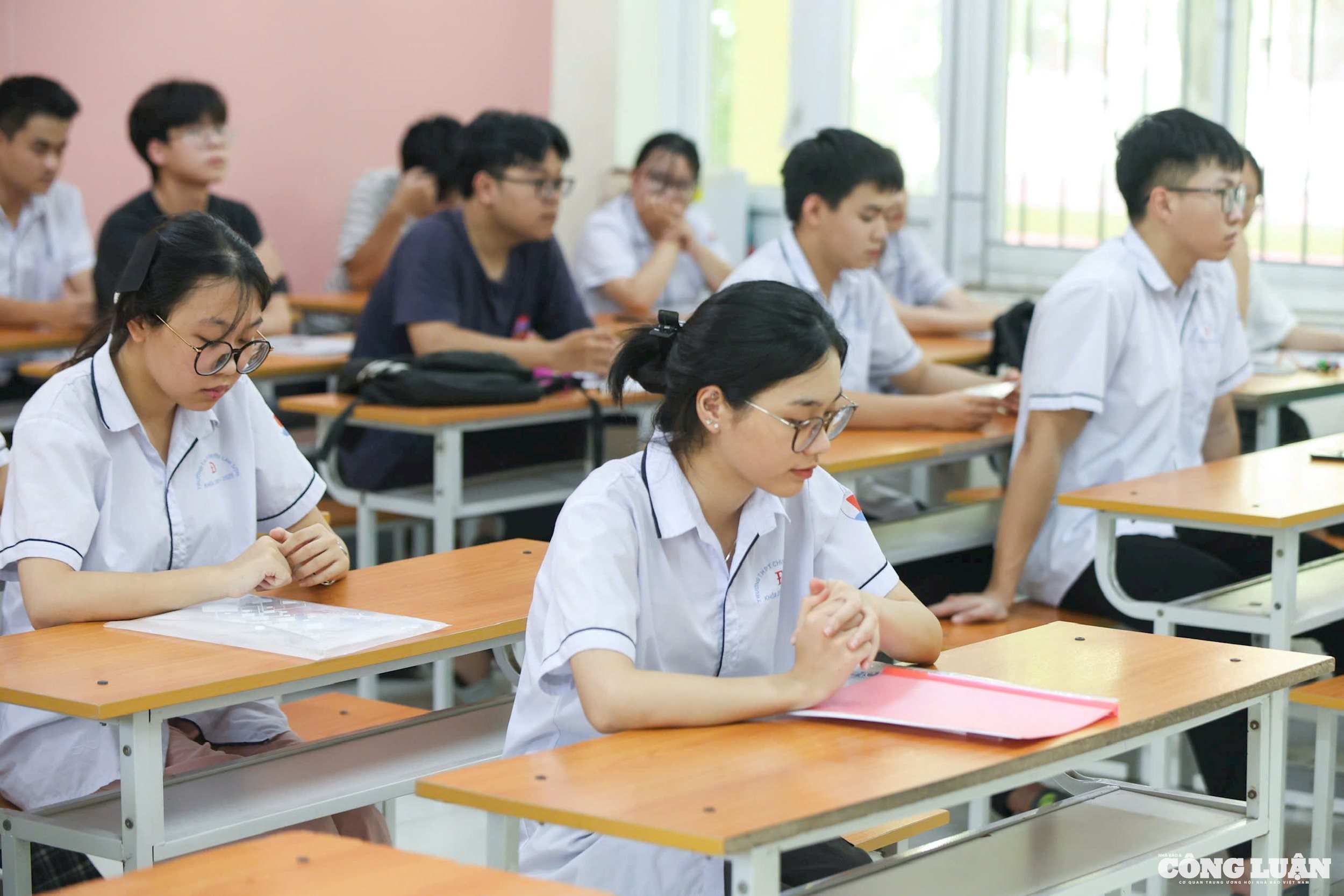 Các thí sinh sẵn sàng cho kỳ thi tốt nghiệp THPT năm 2025