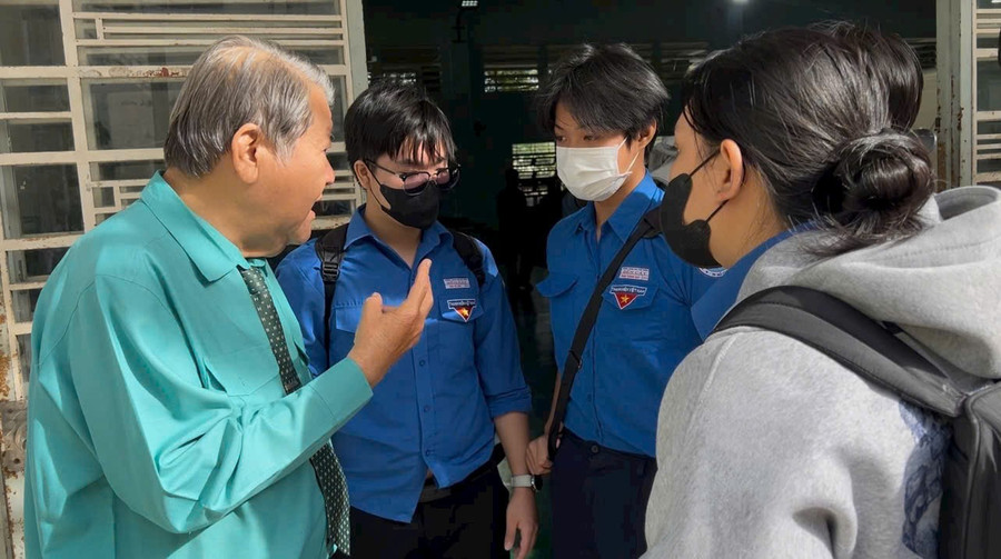 Ông Trần Anh Tuấn - Phó Chủ tịch Hội Giáo dục Nghề nghiệp TPHCM, trong buổi tư vấn hướng nghiệp. huong-nghiep-thoi-dai-so-2.jpg