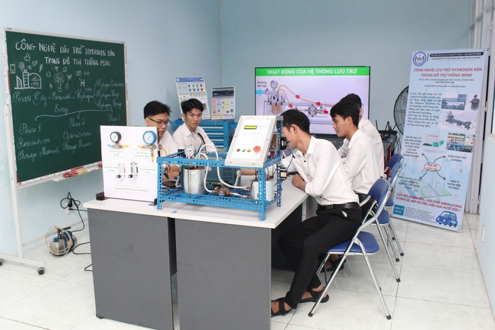 Sinh viên Trường Đại học Sư phạm Kỹ thuật - Đại học Đà Nẵng thực hành. su-pham-ky-thuat-dai-hoc-da-nang.jpg