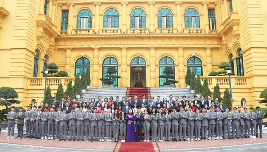 Phó Chủ tịch nước Võ Thị Ánh Xuân gặp mặt học sinh đoạt giải Olympic và khoa học kỹ thuật quốc tế năm 2025. Ảnh: GD&TĐ