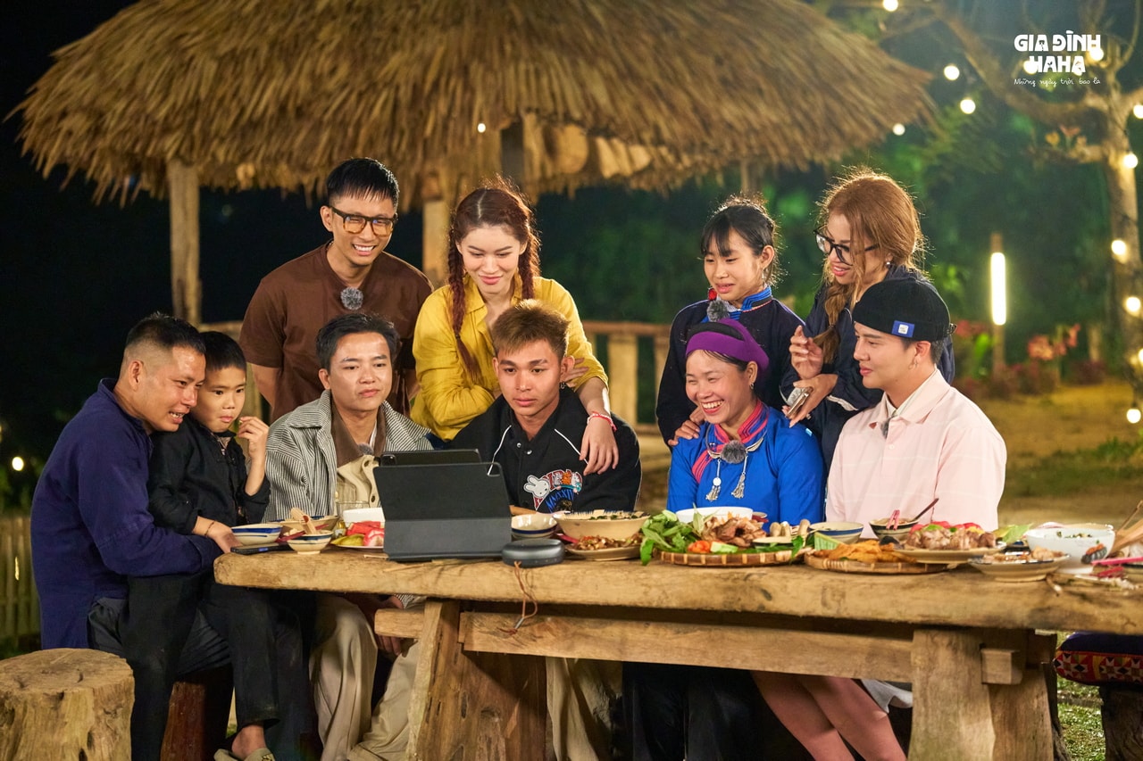 Gia đình Haha trở lại Bản Liền trong chặng hành trình mới