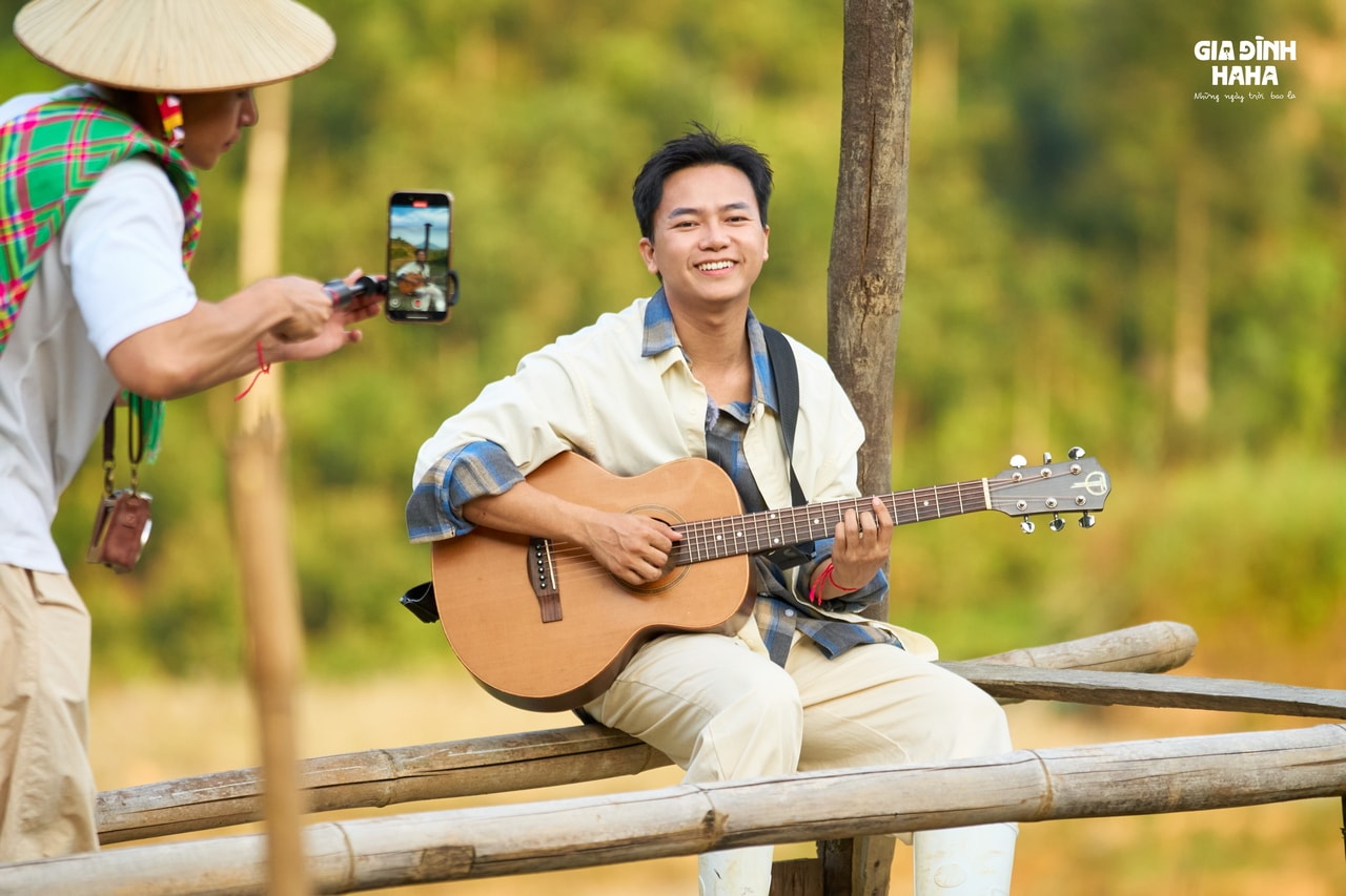 Nhạc sĩ Bùi Công Nam sáng tác ca khúc tại vùng cao