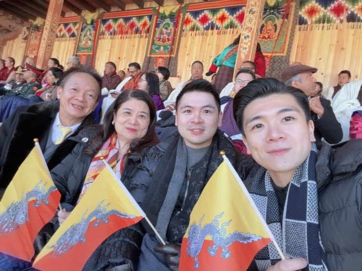 Đỗ Quang Vinh cùng gia đình tham dự đại lễ kỷ niệm quốc khánh Bhutan