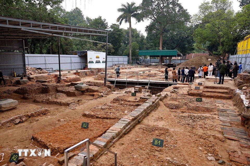 Cuộc khai quật đã làm sáng tỏ quy mô và nền móng kiến trúc Chính điện Kính Thiên thời Lê, điện Long Thiên thời Nguyễn và lần đầu tiên phát hiện dấu tích văn hóa thời Lý, Trần, Tiền Thăng Long ở đây. (Ảnh: Thanh Tùng/TTXVN)