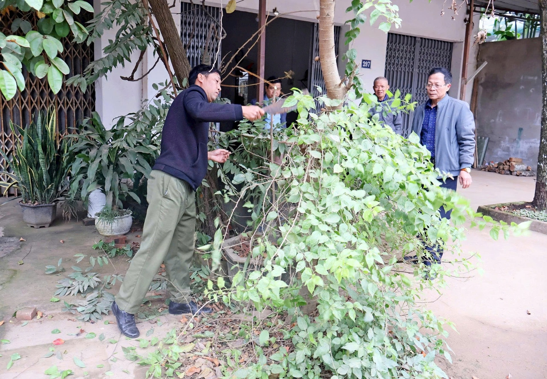 Các lực lượng đã đồng loạt ra quân lập lại trật tự đô thị. Ảnh: Hoàng Phương