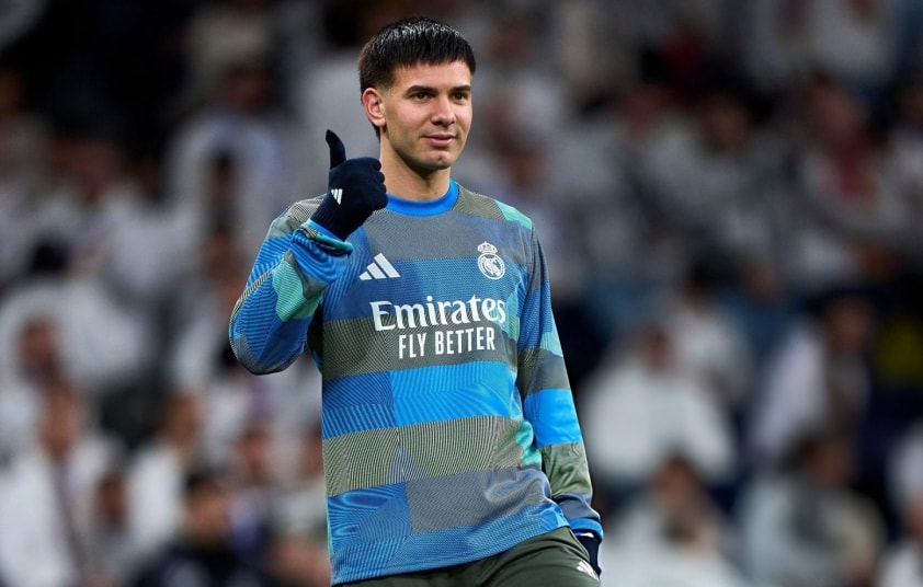 Real Madrid từ chối Napoli về trường hợp của Mastantuono