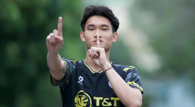 Thủ môn Phạm Đình Hải trong màu áo câu lạc bộ Hà Nội FC.