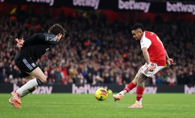 Gabriel Jesus mang đến làn gió mới trên hàng công Arsenal sau khi bình phục chấn thương.