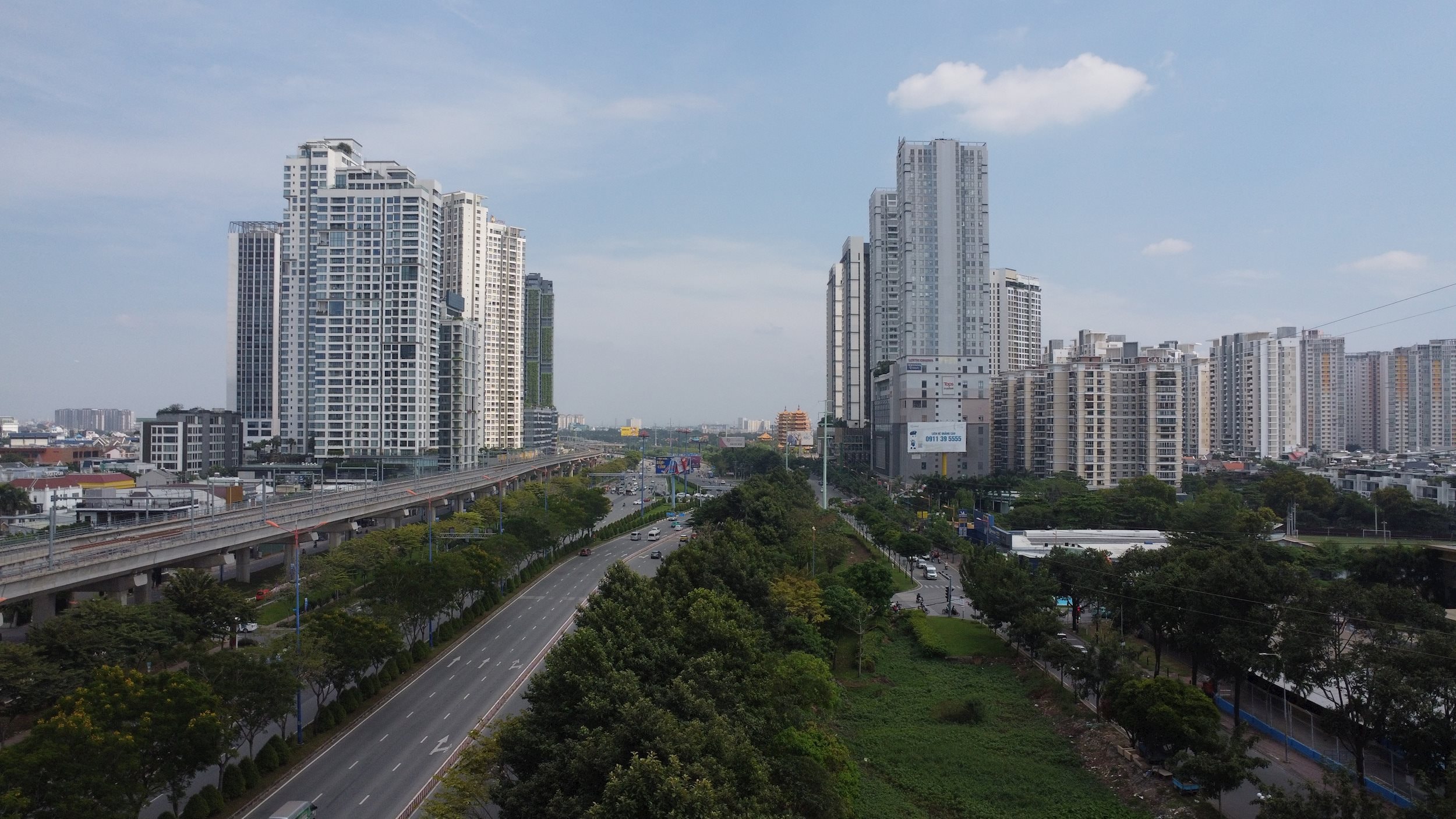 Chi phí cao cũng đẩy giá thị trường bất động sản, đặc biệt là tại các đô thị lớn