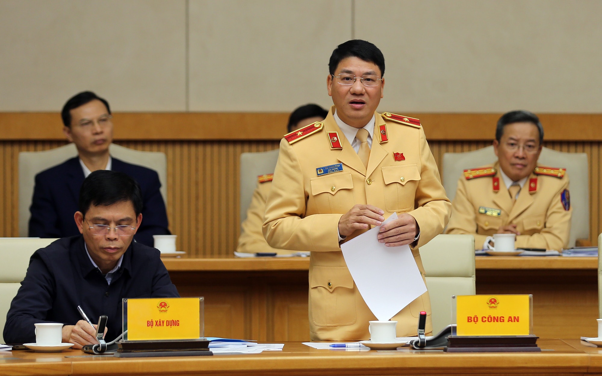 ATGT phải đáp ứng mong muốn giản dị của người dân 'ra khỏi nhà và trở về bình yên'- Ảnh 3. ATGT phải đáp ứng mong muốn giản dị của người dân 'ra khỏi nhà và trở về bình yên'- Ảnh 3.