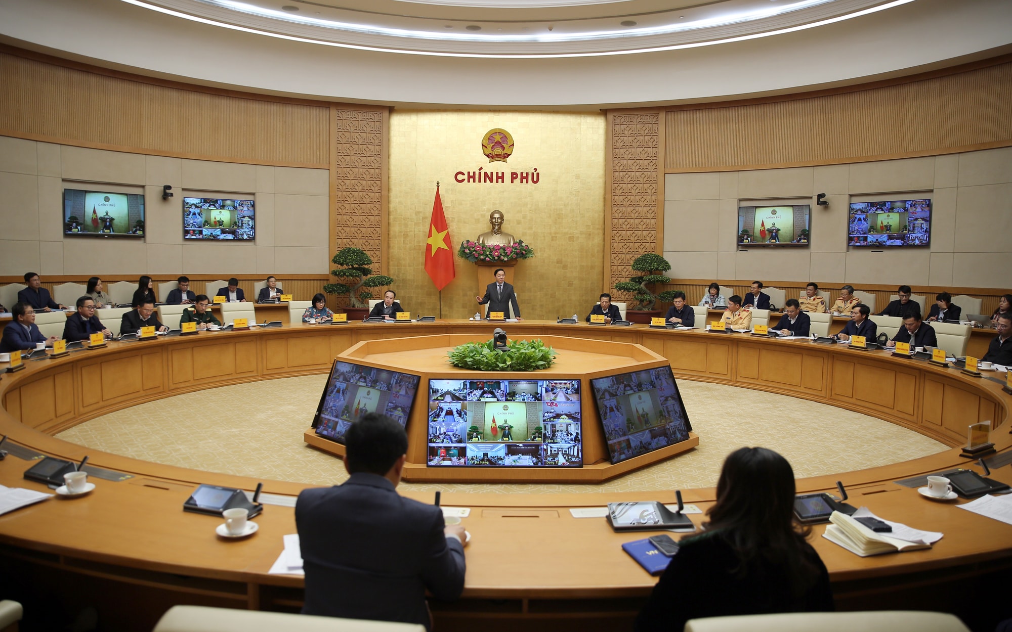 ATGT phải đáp ứng mong muốn giản dị của người dân 'ra khỏi nhà và trở về bình yên'- Ảnh 5. ATGT phải đáp ứng mong muốn giản dị của người dân 'ra khỏi nhà và trở về bình yên'- Ảnh 5.