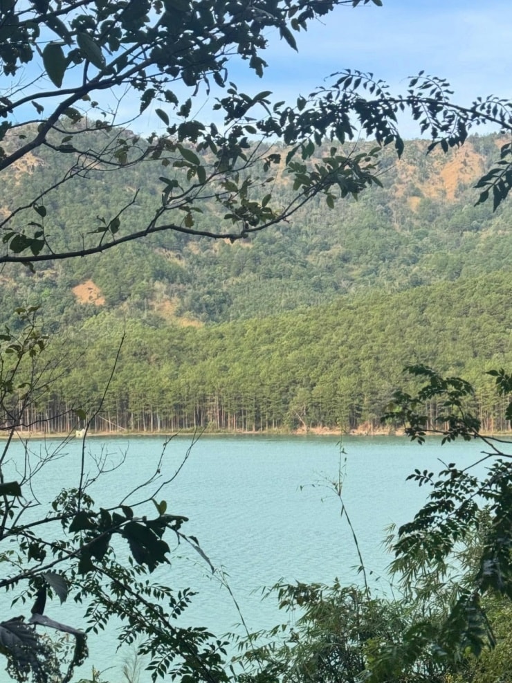 Tầm nhìn từ đỉnh Chư Nâm hướng về các địa danh nổi tiếng trong vùng