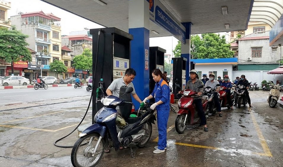 Giá xăng dầu hôm nay 14.1.2026: Dầu thế giới biến động mạnh - ảnh 1