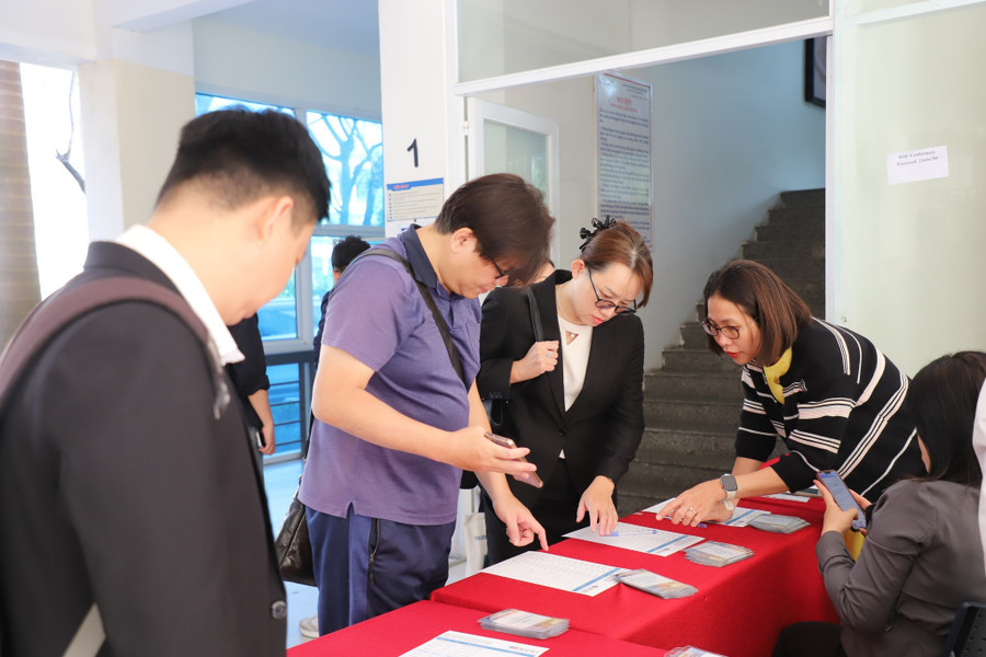 Các đại biểu tham gia hội thảo là chuyên gia đến từ nhiều quốc gia. hoi-thao-a-au.jpg