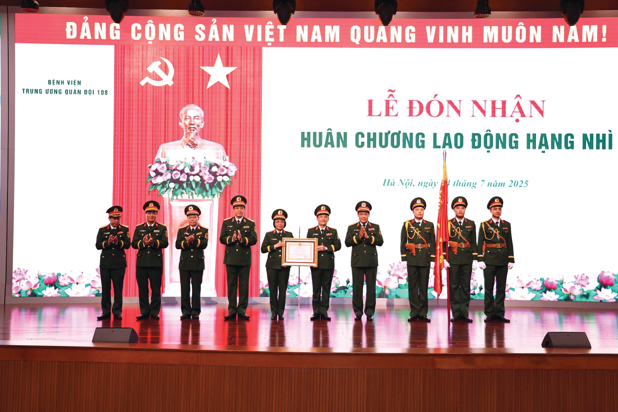 Bệnh viện đón nhận Huân chương Lao động hạng Nhì_cmyk