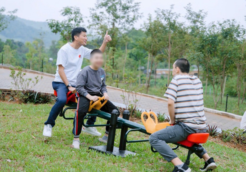 Cậu bé mắc chứng tự kỷ và hành trình 7 năm cất lời xin lỗi mẹ