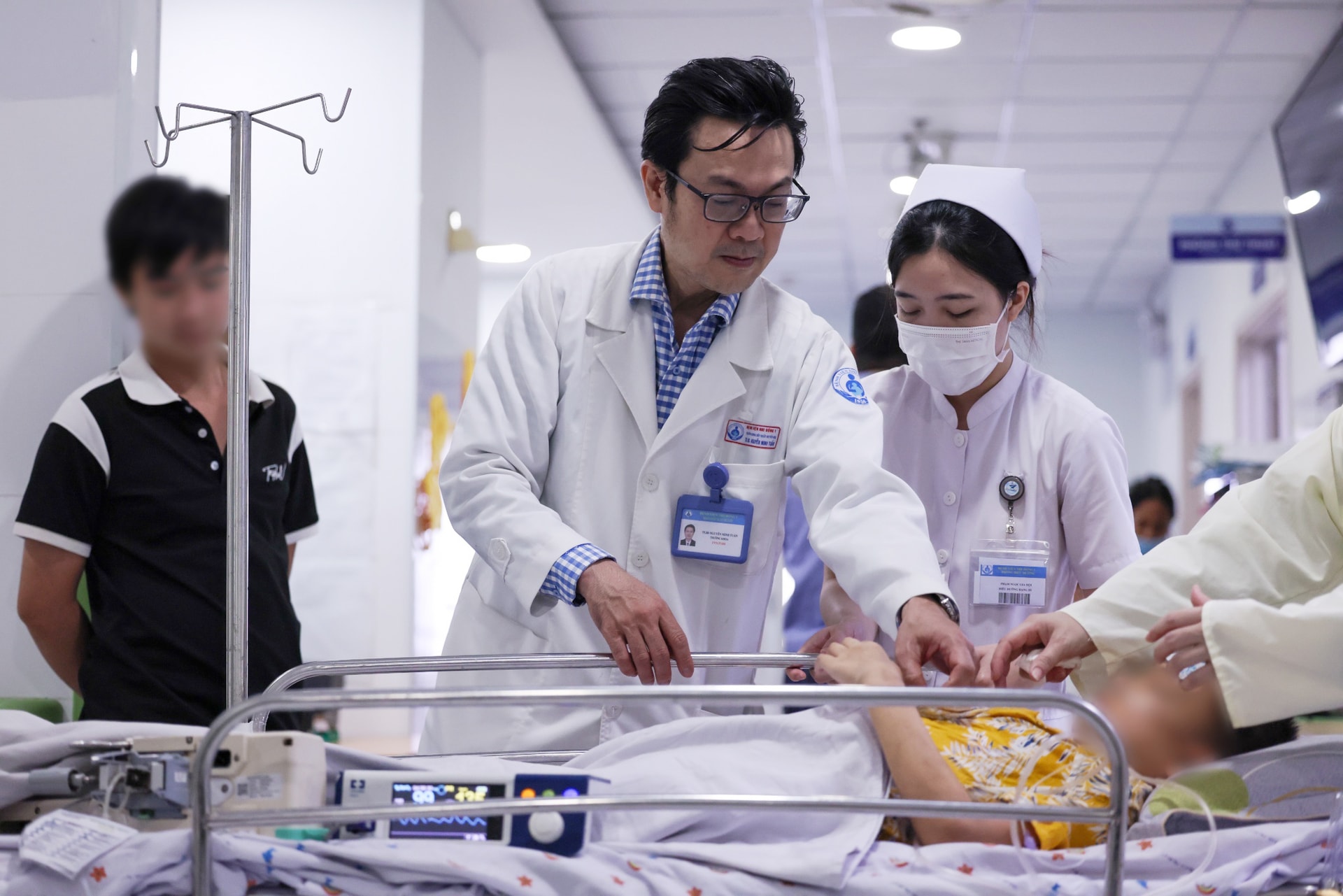 Sốt xuất huyết Dengue diễn biến quanh năm, buộc các Khoa Cấp cứu - Hồi sức tích cực luôn trong tình trạng sẵn sàng, bất kể ngày lễ tết. Nhiếp ảnh gia: Ngô Trần Hải An