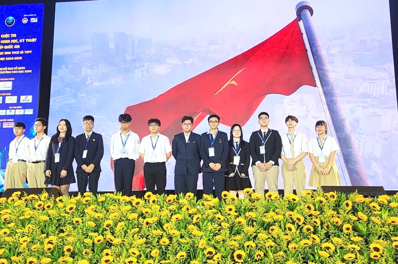 Đoàn học sinh Hà Nội dự cuộc thi nghiên nghiên cứu khoa học, kỹ thuật cấp quốc gia. Ảnh: MOET