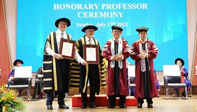 Lễ trao bằng giáo sư danh dự của Đại học Kinh tế TPHCM. Ảnh minh họa: Website nhà trường