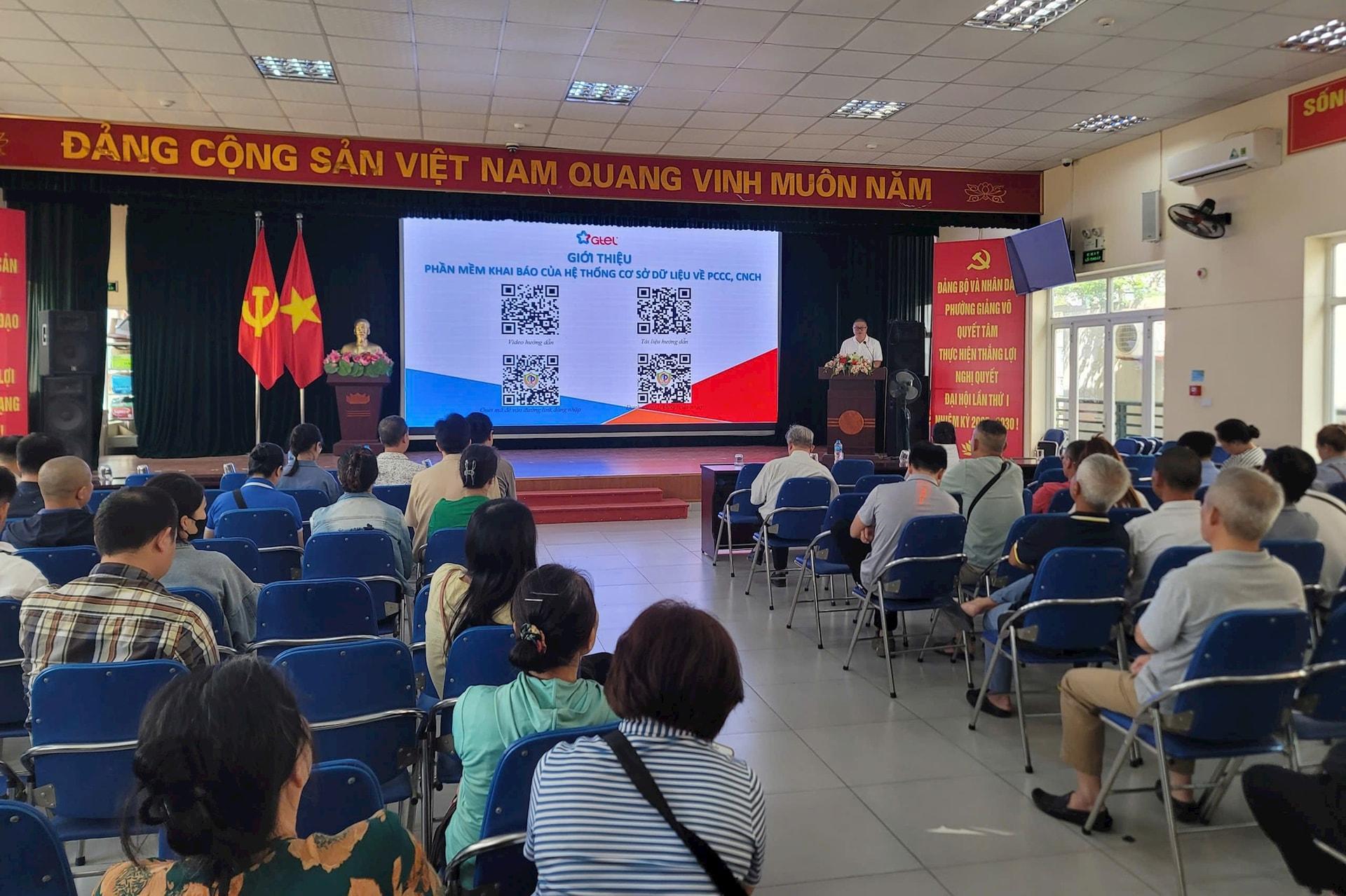 Giới thiệu phần mềm khai báo của hệ thống cơ sở dữ liệu quốc gia về phòng cháy, chữa cháy. Ảnh: TT