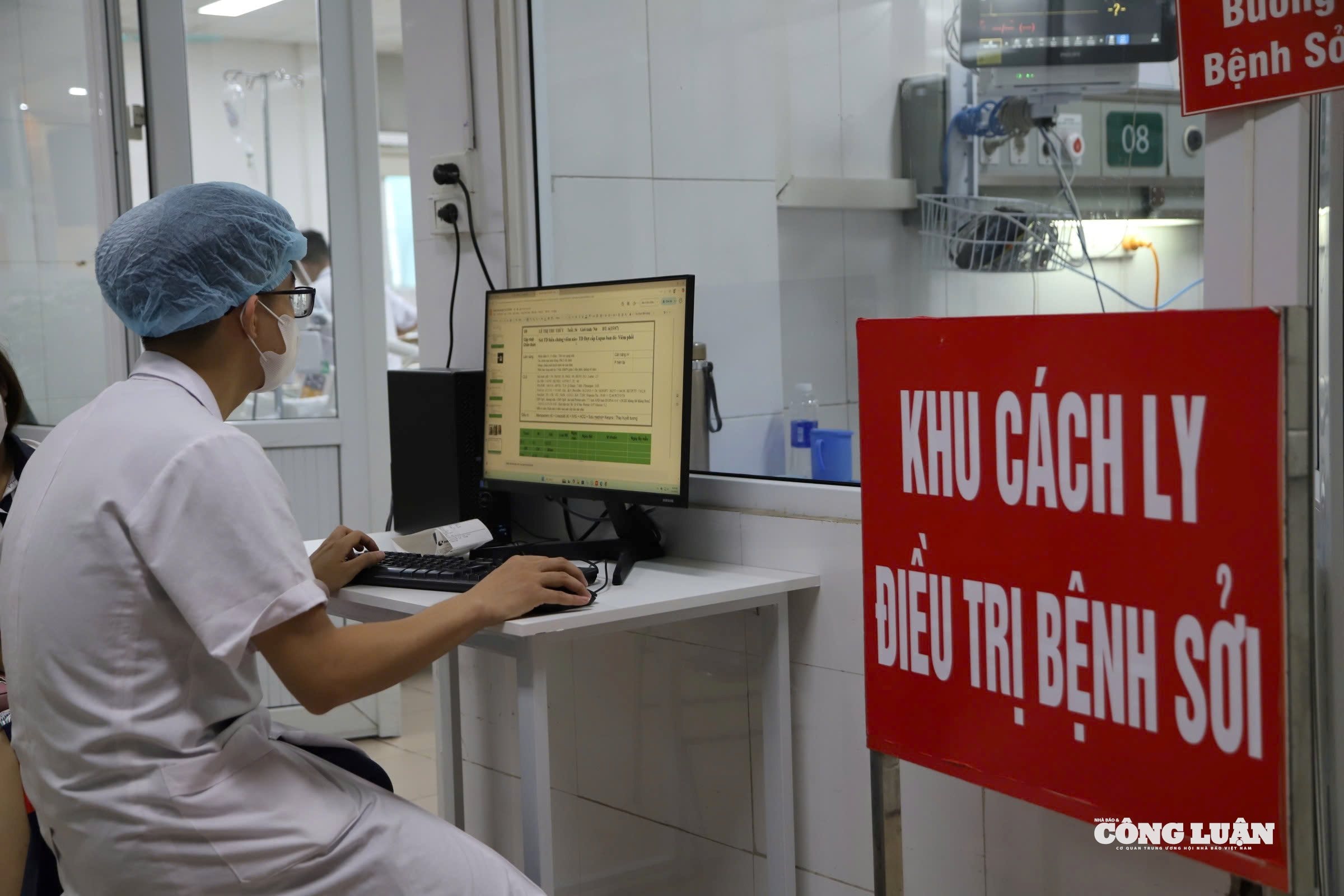 Nội dung giám sát đối với người mắc bệnh truyền nhiễm, người mang mầm bệnh truyền nhiễm, người bị nghi ngờ mắc bệnh truyền nhiễm, người tiếp xúc và người tử vong nghi ngờ do bệnh truyền nhiễm: