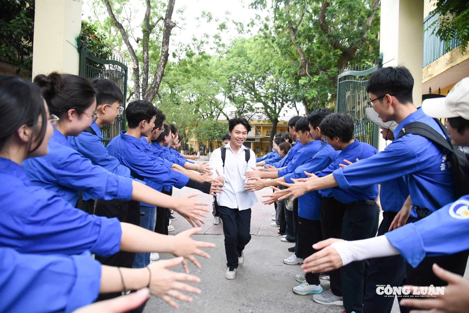 Thay vì phải có hộ khẩu, con em lao động ngoại tỉnh, chỉ cần tạm trú ở Hà Nội đều có thể thi lớp 10 công lập, là lần đầu được áp dụng.