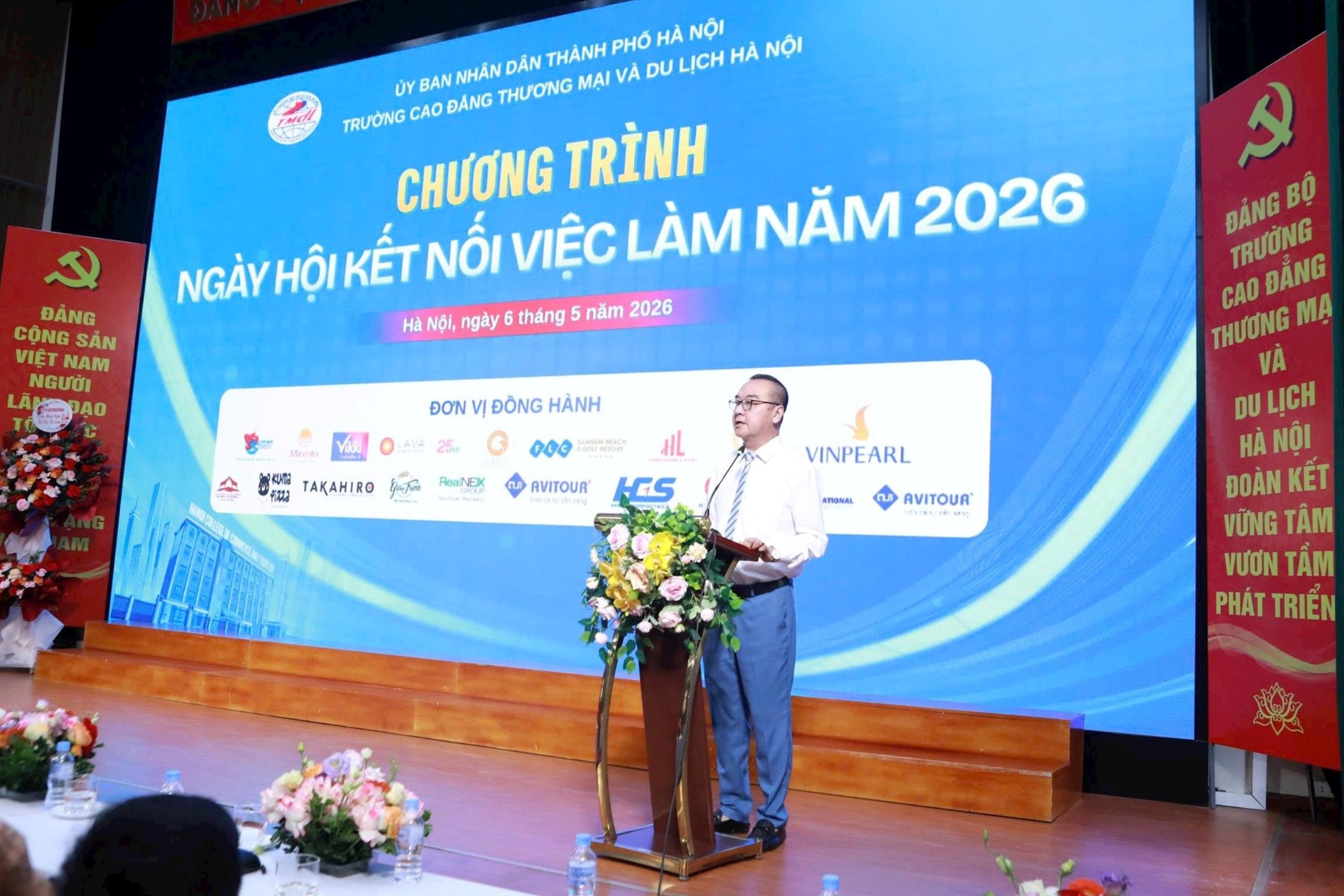 0605-cd-thuong-mai-du-lich-ngay-hoi-viec-lam-7.jpg