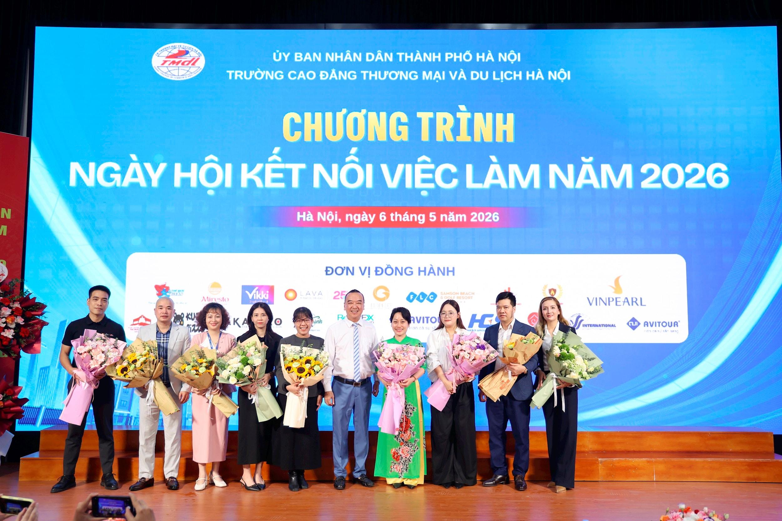 0605-cd-thuong-mai-du-lich-ngay-hoi-viec-lam-4.jpg
