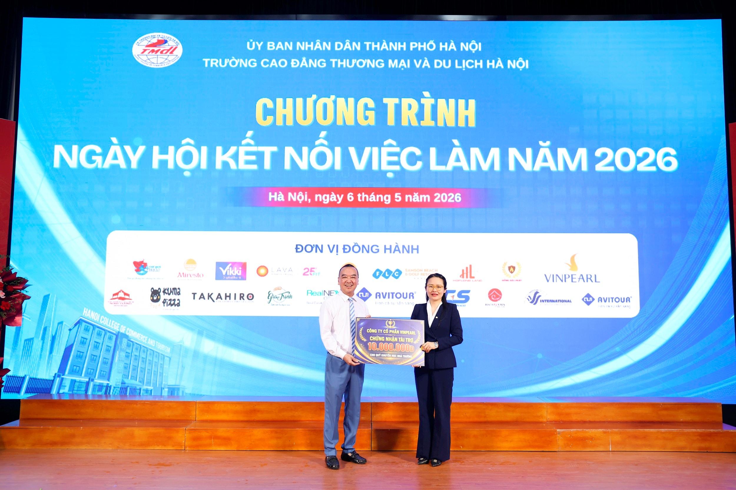 0605-cd-thuong-mai-du-lich-ngay-hoi-viec-lam-6.jpg