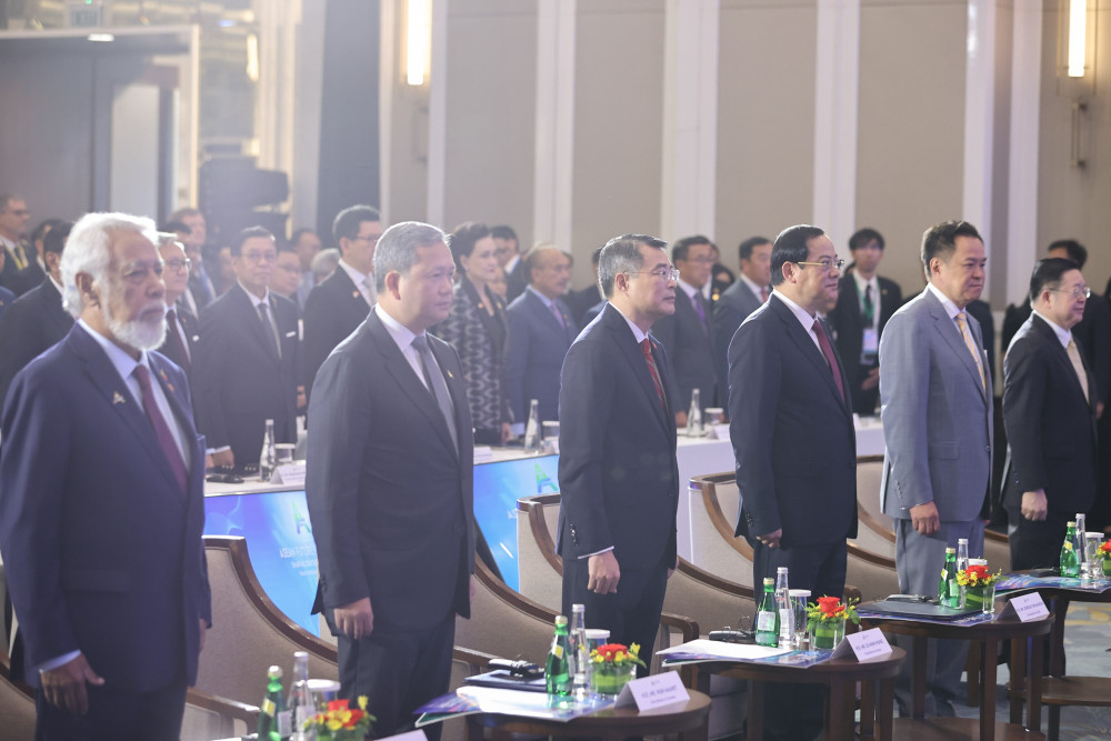 Thủ tướng Chính phủ Lê Minh Hưng, Thủ tướng Lào Sonexay Siphandone, Thủ tướng Campuchia Hun Manet, Thủ tướng Thái Lan Anutin Charnvirakul và Thủ tướng Timor-Leste Kay Rala Xanana Gusmão, Tổng Thư ký ASEAN Kao Kim Hourn dự Diễn đàn Tương lai ASEAN 2026 - Ảnh: VGP/Nhật Bắc. 91.jpg