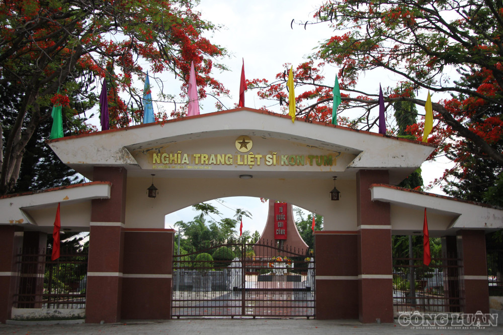 Nghĩa trang Liệt sĩ tỉnh Kon Tum nằm cạnh trục đường Trường Chinh, thuộc phường Đăk Cấm clo_br_z7899145161125-77db79e00fee4bc1b9a5852dcb2ccee0.jpg