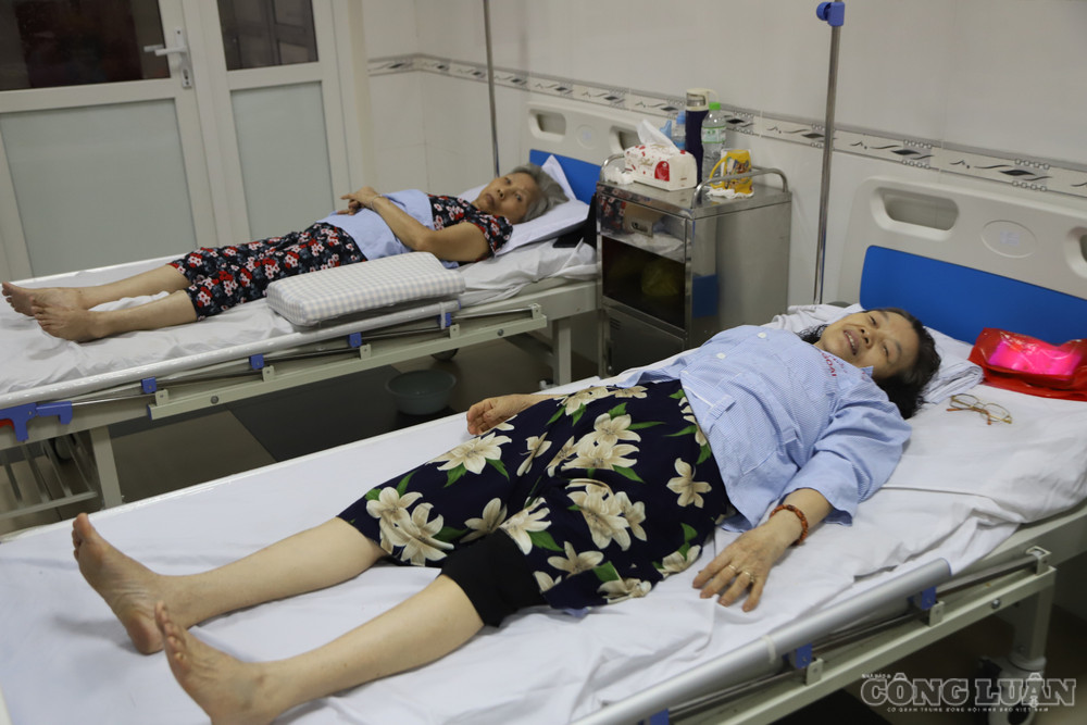 Nhiều bệnh nhân tìm đến các phương pháp điều trị của y học cổ truyền nhằm hỗ trợ phục hồi sức khỏe và nâng cao chất lượng cuộc sống. clo_br_img-3757.jpg