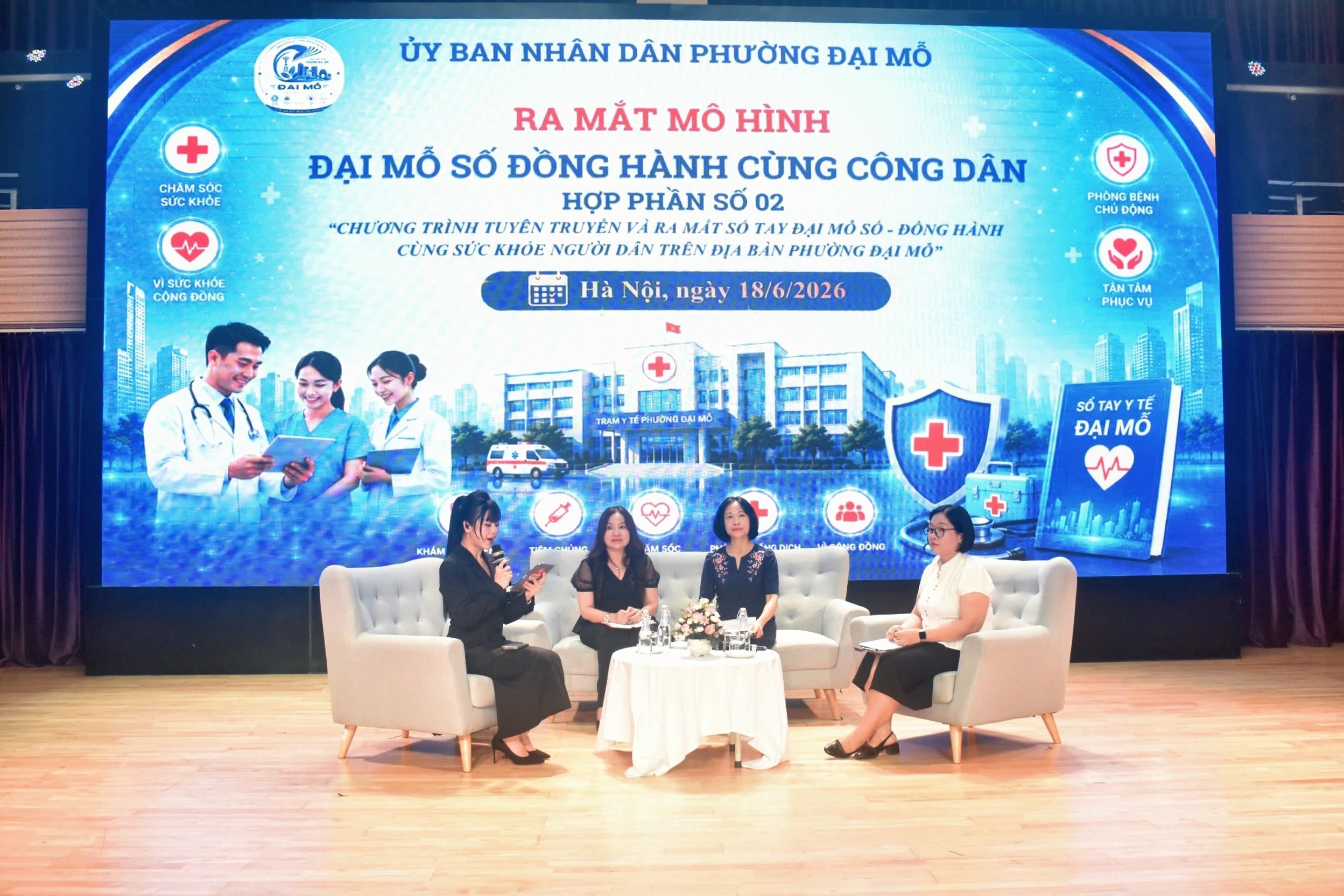 Các chuyên gia y tế trực tiếp giải đáp thắc mắc của người dân.