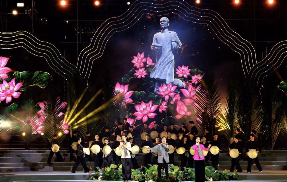 Tới tham dự sự kiện, mọi người được thưởng thức chương trình văn nghệ đặc sắc giàu ý nghĩa. Ảnh: BTC anh-man-hinh-2026-06-19-luc-002812.png