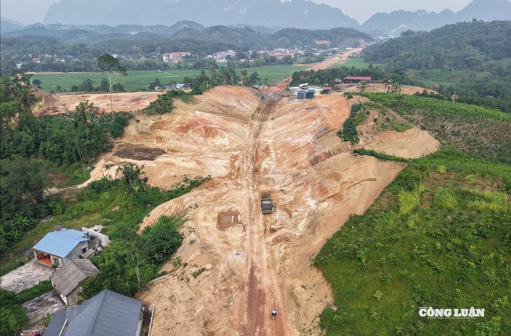 Tháo gỡ khó khăn để bảo đảm tiến độ dự án đường Hồ Chí Minh đoạn Chợ Chu - Ngã ba Trung Sơn nối tỉnh Thái Nguyên với Tuyên Quang. dji_20250814152640_0287_d.jpg