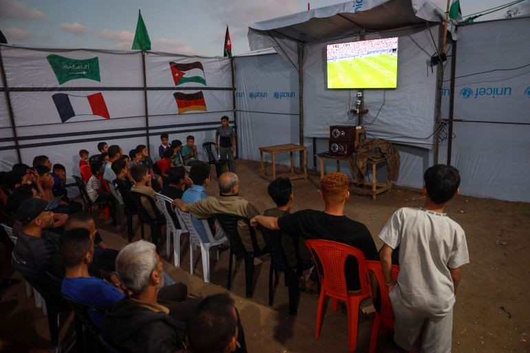 Chiến tranh, mất điện và cuộc sống trong lều khiến World Cup ở Gaza không còn như trước. Ảnh: AJ 873a6743-copy-1781865967.jpg