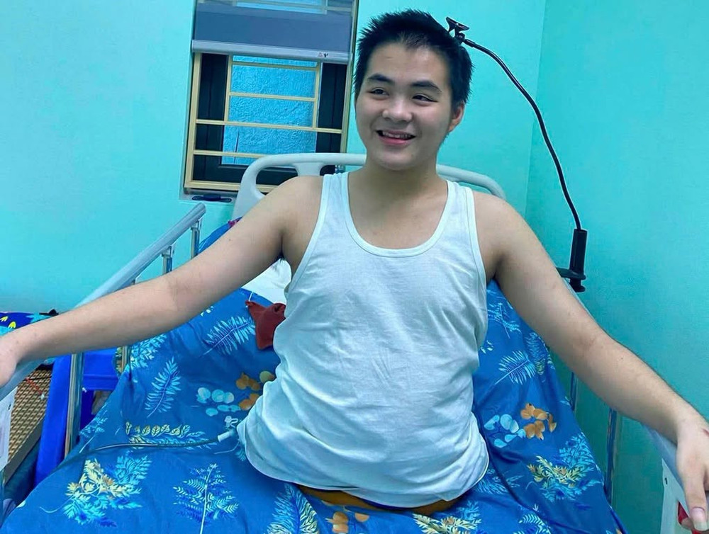 Nhờ quá trình điều trị, phục hồi cùng ý chí bền bỉ, Hiếu dần hồi phục thích nghi với cuộc sống trên xe lăn. Ảnh: Bệnh viện 103 740286301-4199722766985259-1901262991667359519-n.jpg