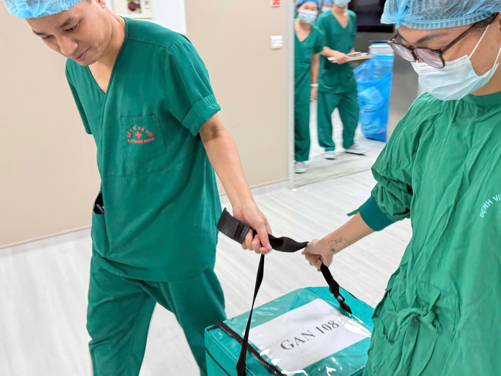 Lá gan của ông L.V.H. được ghép cho một người bệnh tại Bệnh viện Trung ương Quân đội 108. Ảnh: Vân Anh 1784714989224-4930085232115282916-g595116516814362317-db9ccf0841d3205f318d2eaaa4f2fb77.jpg