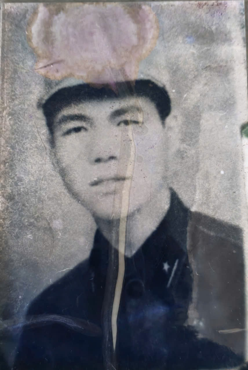 Chân dung liệt sĩ Đặng Xuân Thọ thời còn trong quân ngũ. Anh hy sinh ngày 26/1/1973 tại chiến trường miền Nam, để lại lời hẹn dang dở với người con gái đã dành hơn nửa thế kỷ giữ trọn nghĩa tình. Ảnh NVCC 1785134270962-6213065507825444208-6213065507825444208-h.jpg