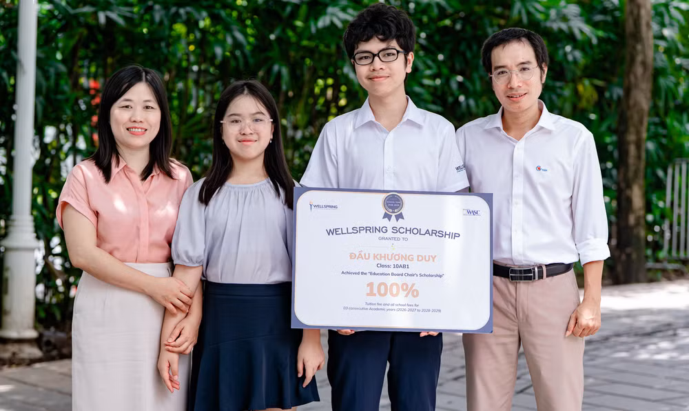 Kiện tướng Quốc tế Đầu Khương Duy nhận học bổng gần 2 tỷ đồng từ trường Song ngữ Quốc tế tại Hà Nội. Ảnh: Wellspring Hanoi 8-979.png