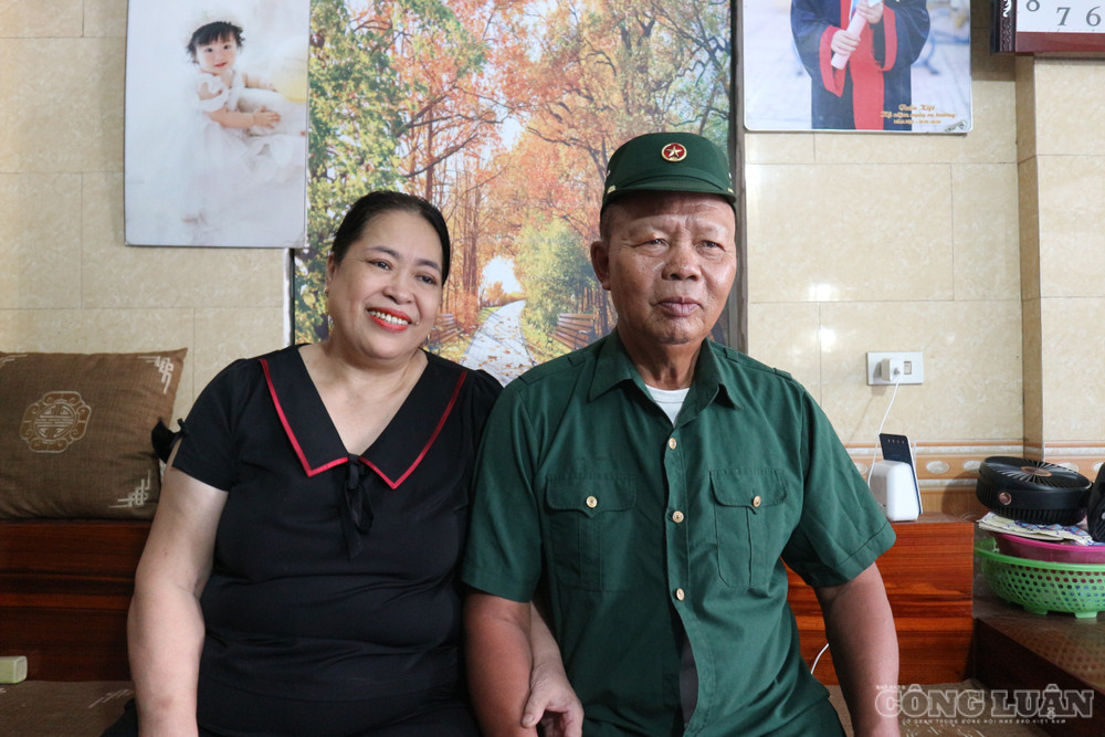 Gặp nhau trên chuyến tàu định mệnh, thương binh Nguyễn Văn Trường nên duyên vợ chồng với bà Dương Thị Quyết. Ảnh: Kim Long clo_br_2.jpg