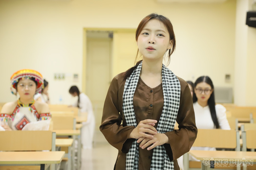 Thí sinh dự kỳ thi năng khiếu của Đại học Sư phạm Hà Nội. clo_br_img-6353.jpg