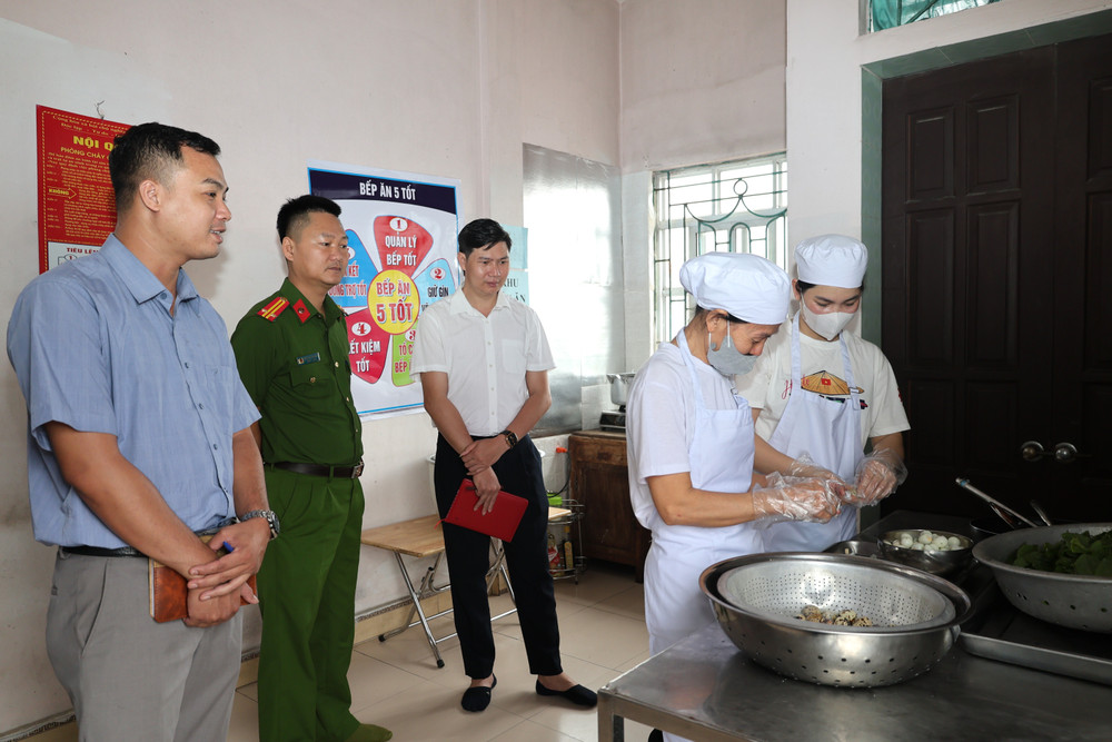 Tăng cường bảo đảm an toàn thực phẩm trong cơ sở giáo dục. Ảnh: Mỹ Lệ 138.jpg