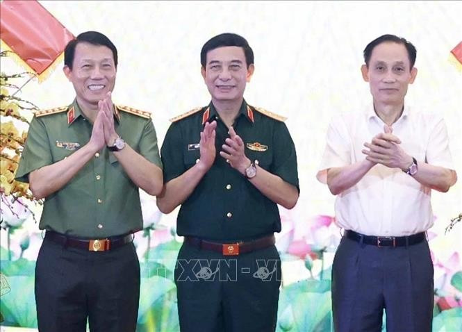 Đại tướng Phan Văn Giang, Uỷ viên Bộ Chính trị, Phó Bí thư Quân uỷ Trung ương, Phó Thủ tướng Chính phủ, Bộ trưởng Bộ Quốc phòng chúc mừng Bộ Công an và Bộ Ngoại giao. Ảnh: Thống Nhất/TTXVN Đại tướng Phan Văn Giang, Uỷ viên Bộ Chính trị, Phó Bí thư Quân uỷ Trung ương, Phó Thủ tướng Chính phủ, Bộ trưởng Bộ Quốc phòng chúc mừng Bộ Công an và Bộ Ngoại giao. Ảnh: Thống Nhất/TTXVN