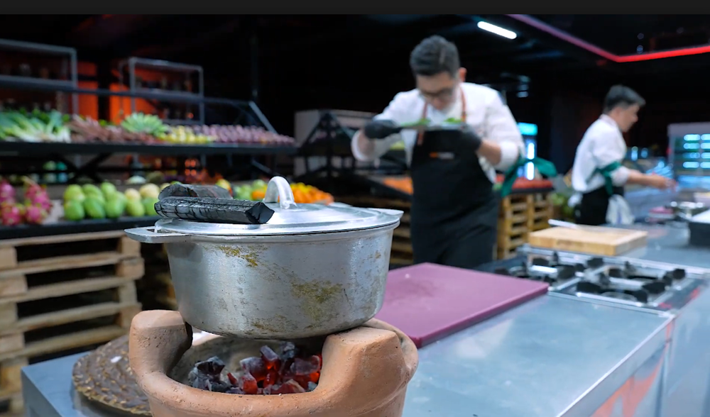 Khoác “áo mới” lên món ăn dân dã miền Tây, đầu bếp Top Chef khiến giám khảo thốt lên “đã cái nư” - ảnh 4