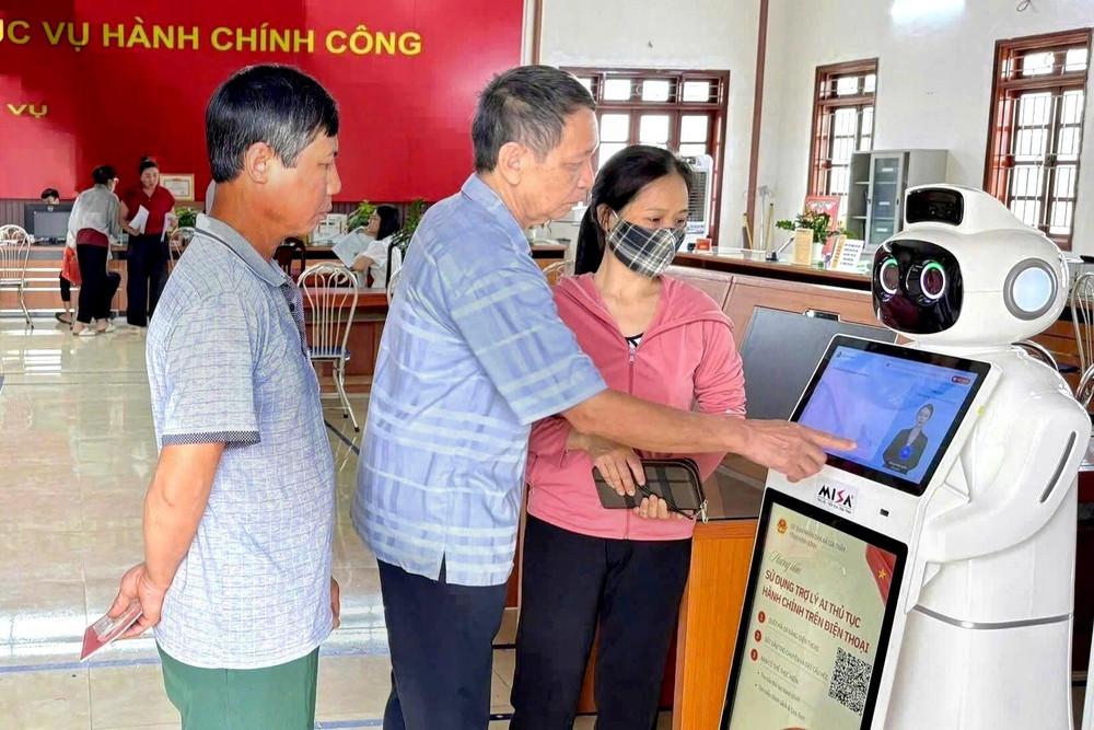 Việt Nam đặt mục tiêu 100% hồ sơ thủ tục hành chính được hỗ trợ xử lý bằng AI. Ảnh: Thái Bá robot-ai-2-1779352227750.jpg